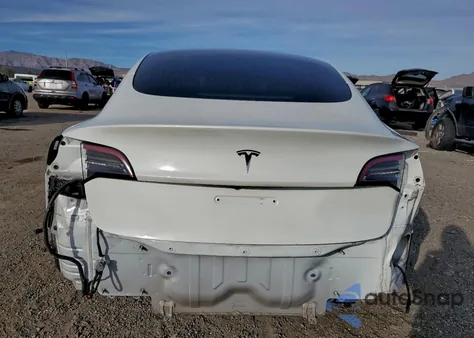 2020 Tesla Model 3 z USA, uszkodzony, nr VIN 5YJ3E1EA5LF798006